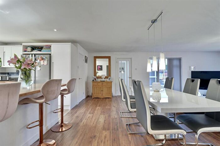 5 Bedroom House For Sale In London Road, Horndean, Waterlooville, PO8