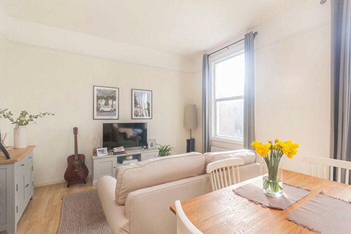 1 Bedroom Flat To Rent In Harwood Road, Fulham, SW6
