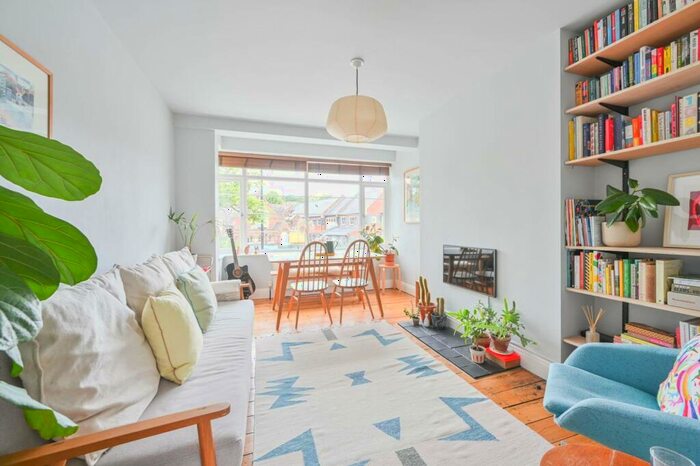 2 Bedroom Flat To Rent In Forest Lodge, Forest Hill, London, SE23