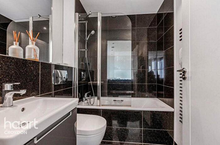2 Bedroom Apartment To Rent In South End, Croydon, CR0