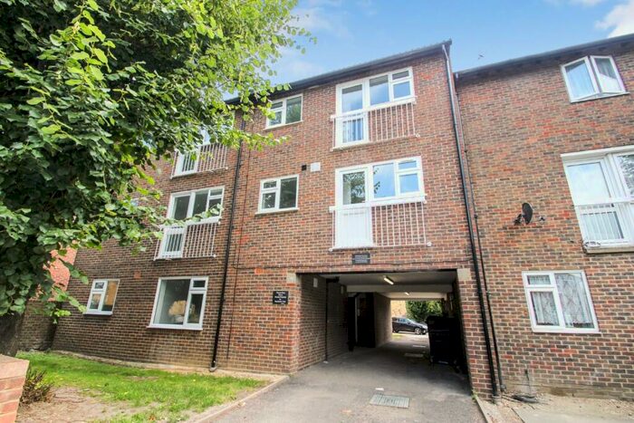 Apartment To Rent In Dames Road, London, Forest Gate, London, E7