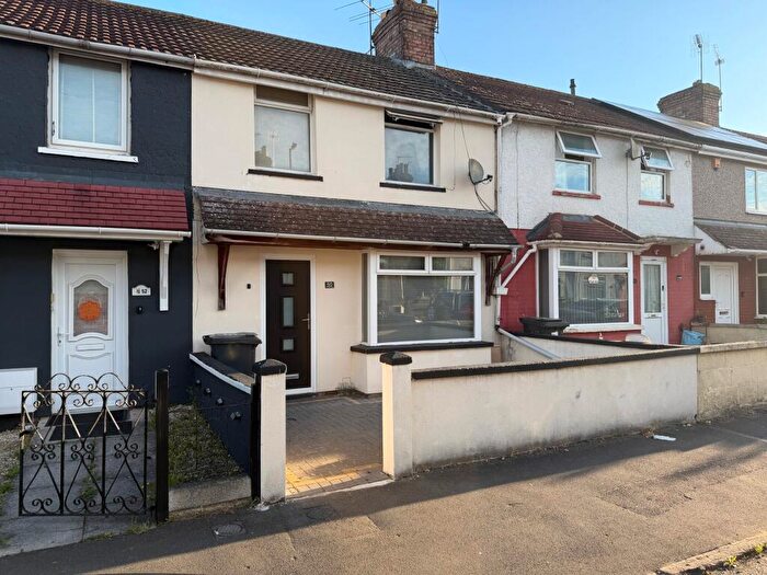 3 Bedroom Terraced House For Sale In Ferndale Road, Swindon, Wiltshire, SN2