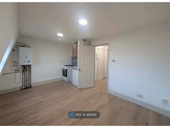 1 Bedroom Flat To Rent In Camden Road, London, NW1