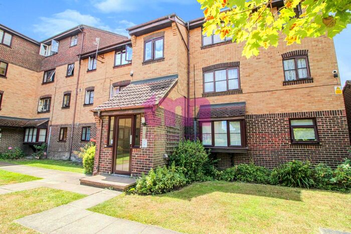 Studio To Rent In Conway Gardens, Grays, RM17