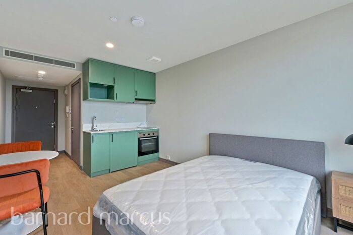 Studio To Rent In Victoria Road, Feltham, TW13
