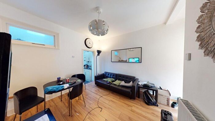 4 Bedroom House To Rent In Goodliffe Street, Nottingham, NG7