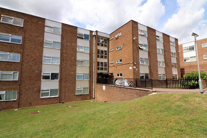 Studio To Rent In Burfield Court, Luton, Bedfordshire, LU2