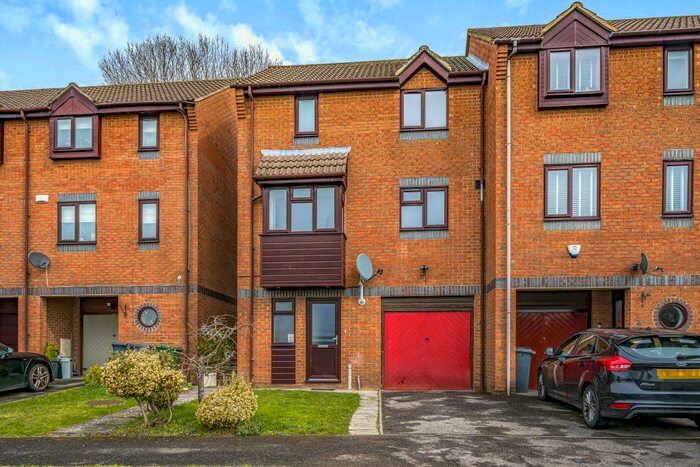 3 Bedroom End Of Terrace House To Rent In Garratts Way, High Wycombe, HP13