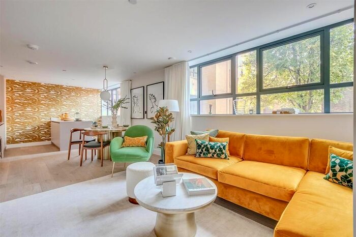 2 Bedroom Flat To Rent In Balham High Road, London, SW12