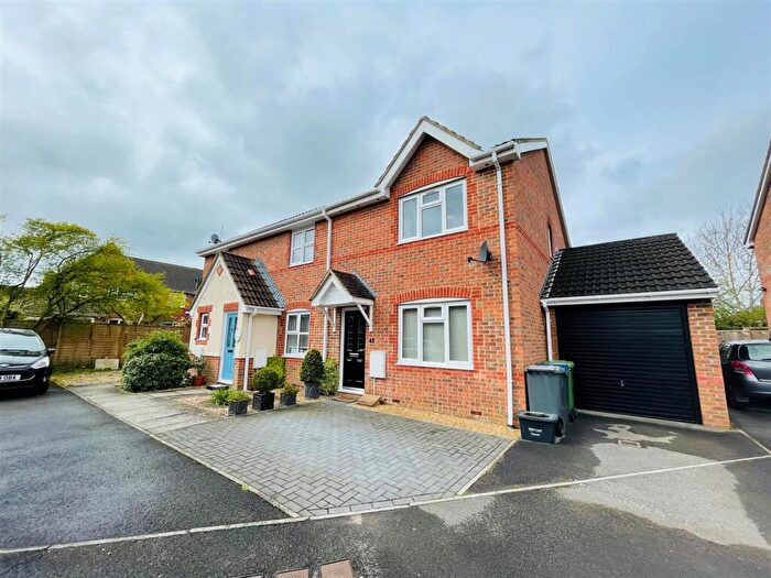 3 Bedroom End Of Terrace House For Sale In Daisy Close, Melksham, SN12