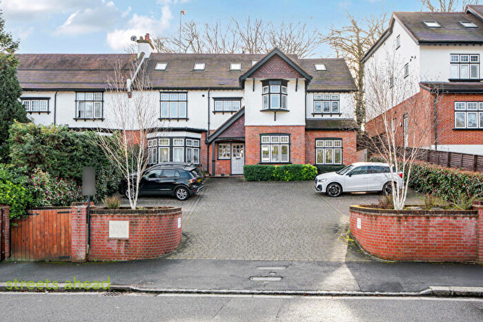 2 Bedroom Apartment For Sale In Woodcote Valley Road, Purley, CR8