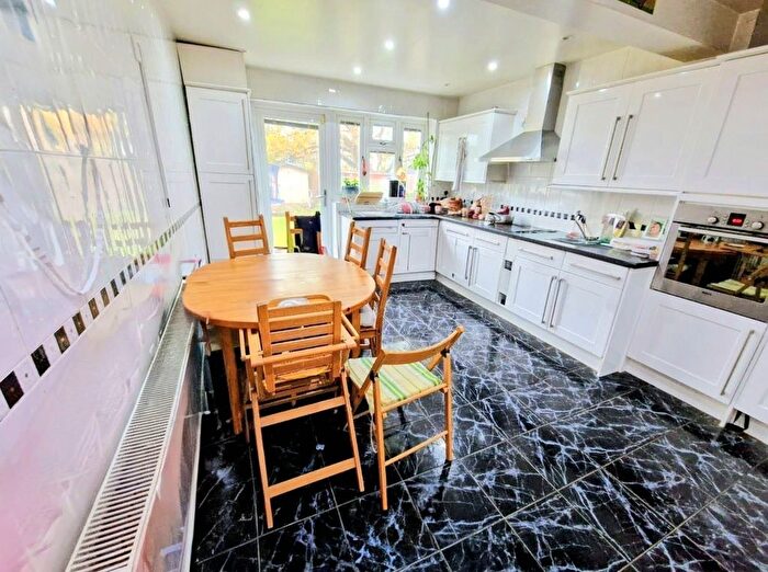 3 Bedroom Terraced House For Sale In Sedgehill Road, London, SE6