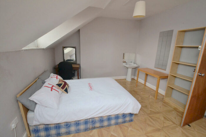 5 Bedroom Detached House To Rent In Landcross Road, Fallowfield, Manchester, M14