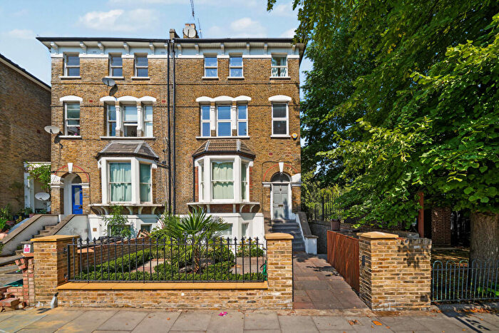 2 Bedroom Flat For Sale In Tufnell Park Road, Tufnell Park, N7