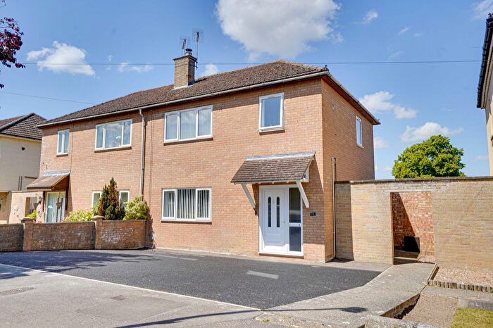 3 Bedroom Semi-Detached House For Sale In Rowley Drive, Newmarket, CB8