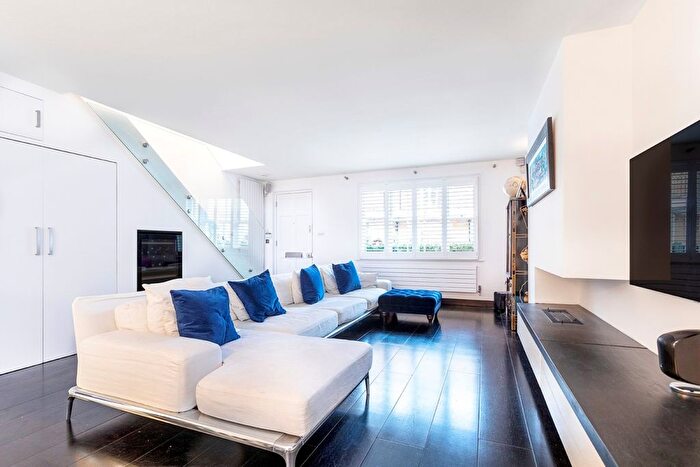 3 Bedroom Mews To Rent In Onslow Mews West, London, SW7