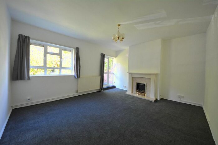 3 Bedroom Flat To Rent In High Road, London, N2