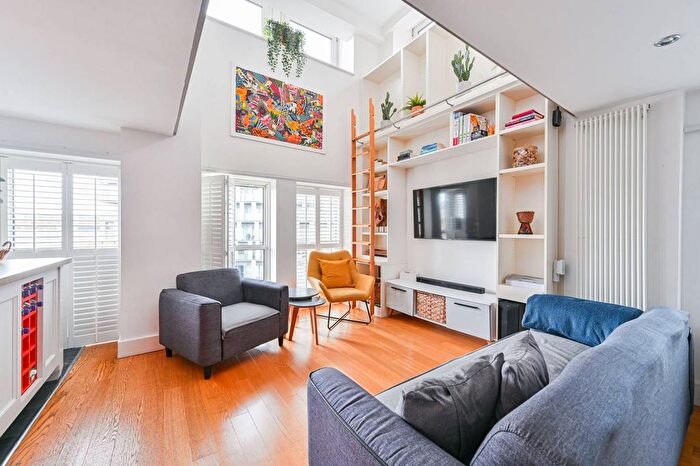 2 Bedroom Flat To Rent In Cadogan Road, Woolwich, London, SE18