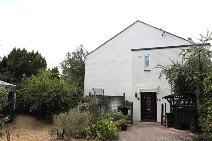 2 Bedroom Apartment For Sale In Frensham Green, Reading, RG2