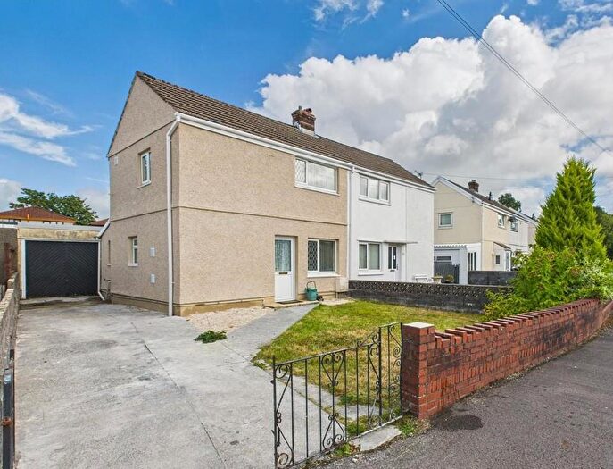 2 Bedroom Semi-Detached House For Sale In Myddynfych Drive, Ammanford, SA18