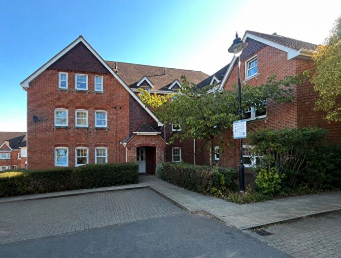 2 Bedroom Flat For Sale In Campbell Fields, Aldershot, GU11