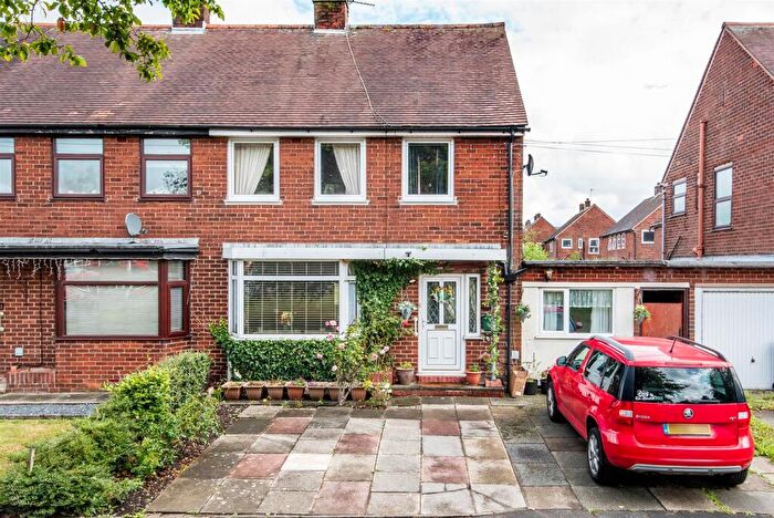 3 Bedroom Semi-Detached House For Sale In St. Johns Green, Leyland, PR25