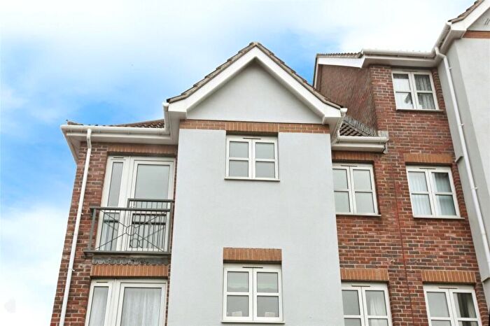 2 Bedroom Flat To Rent In Colin Road, Paignton, TQ3