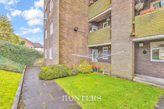 2 Bedroom Flat To Rent In Nowell Court, Middleton, M24