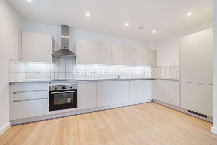 3 Bedroom Flat To Rent In Tide Street, Barking, IG11