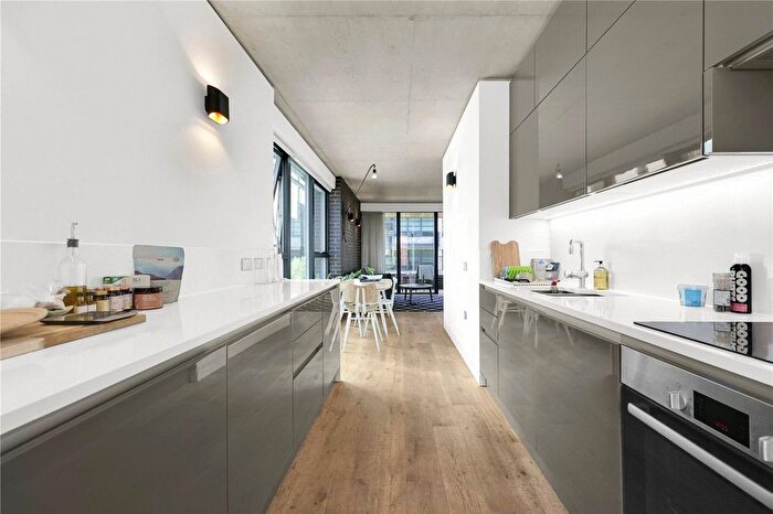 2 Bedroom Flat To Rent In Mallow Street, London, EC1Y