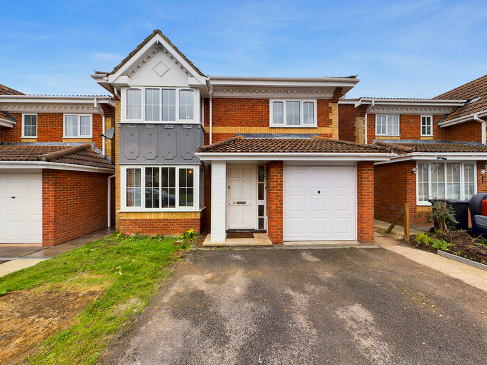 4 Bedroom Detached House To Rent In The Spinney, High Wycombe, Buckinghamshire, HP11