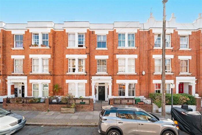 2 Bedroom Flat For Sale In Hargrave Road, Archway, N19