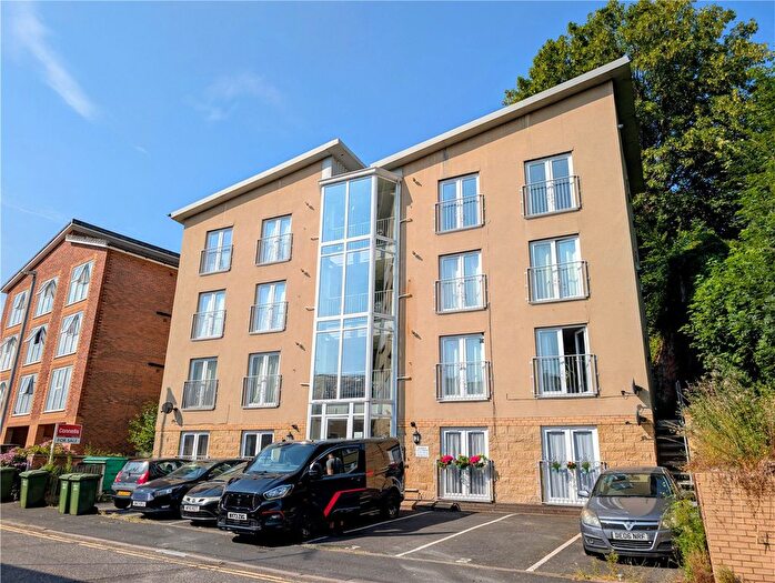 2 Bedroom Flat For Sale In Park Lane, Kidderminster, Worcestershire, DY11