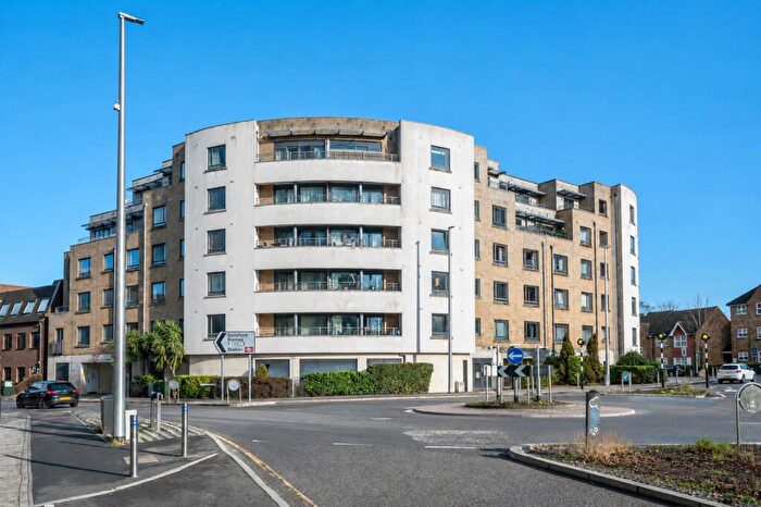 1 Bedroom Flat For Sale In Woking, GU21