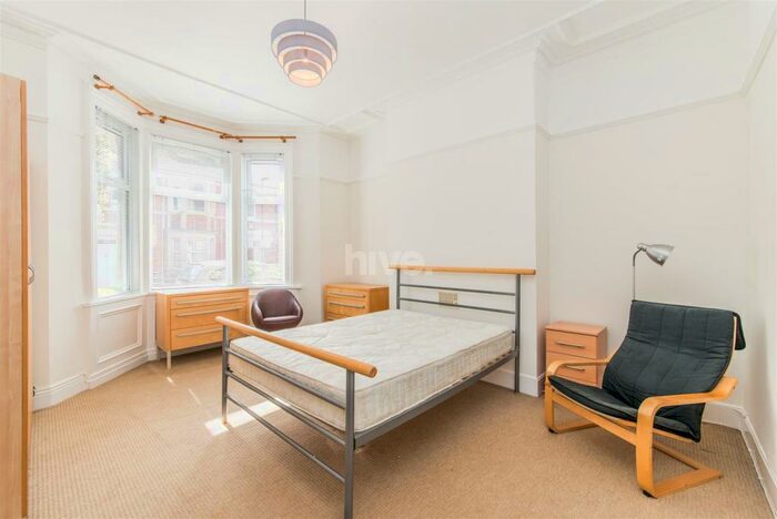 2 Bedroom Flat To Rent In Helmsley Road, Sandyford, Newcastle Upon Tyne, NE2