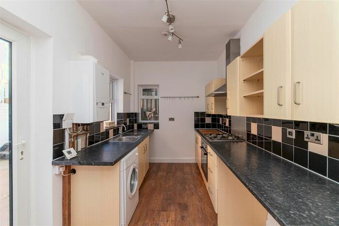 2 Bedroom Flat To Rent In Stratford Grove West, Heaton, Newcastle Upon Tyne, NE6