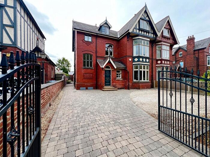7 Bedroom Semi-Detached House For Sale In Avenue Road, Doncaster, DN2