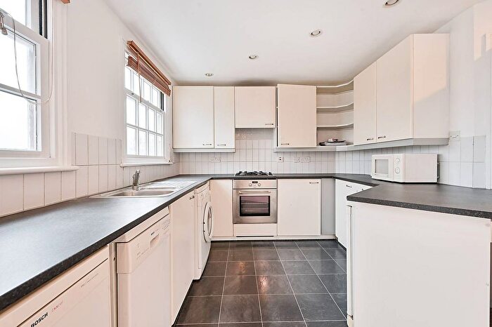 2 Bedroom Flat For Sale In Madeley Road, Ealing Broadway, London, W5