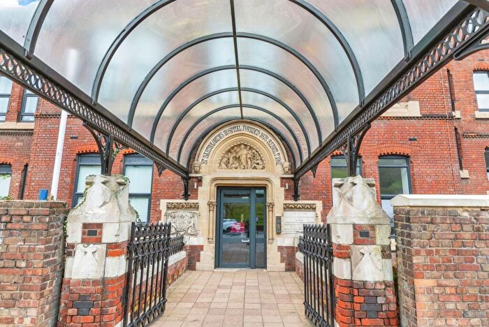 1 Bedroom Flat For Sale In Bishops Court, St. Bartholomews Place, Rochester, Kent, ME1