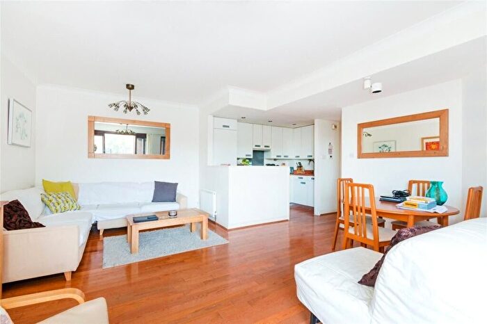 1 Bedroom Flat To Rent In Nine Elms Lane, London, SW8
