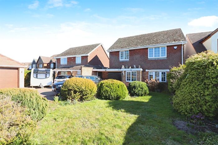 4 Bedroom Detached House For Sale In Avenue Road, Rushden, NN10