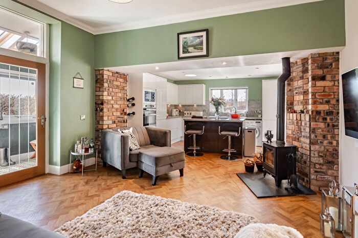 2 Bedroom Cottage For Sale In West Calder, EH55