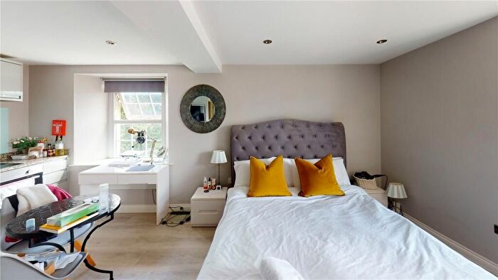 1 Bedroom Flat To Rent In Meridian Place, Bristol, BS8