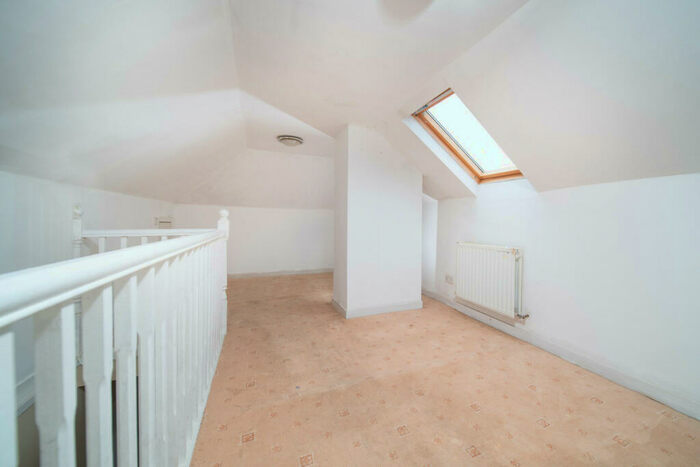 3 Bedroom Flat To Rent In Mackie Avenue, Port Glasgow, PA14