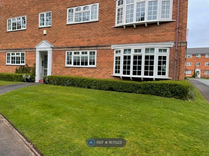 2 Bedroom Flat To Rent In Pinewood Court, Sale, M33