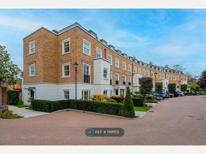 6 Bedroom Semi-Detached House To Rent In Egerton Drive, Isleworth, TW7