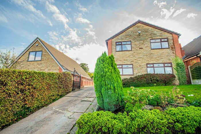 4 Bedroom Detached House To Rent In Windsor Drive, Liversedge, WF15