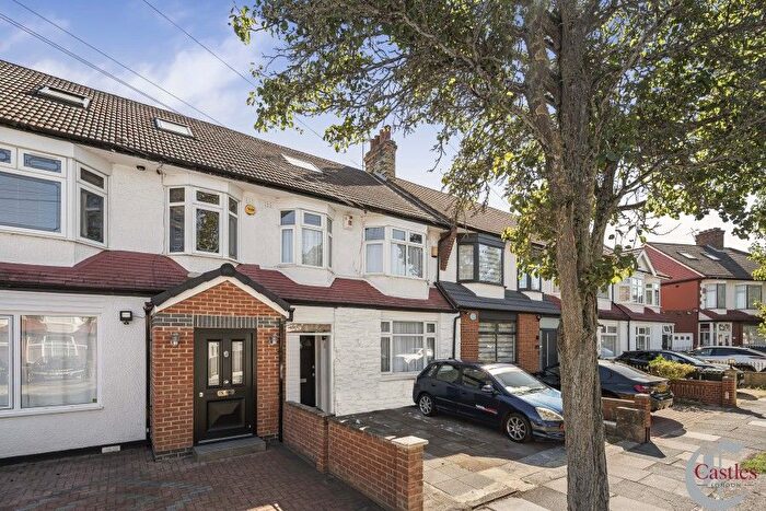 2 Bedroom Flat To Rent In Princes Avenue, Palmers Green, N13