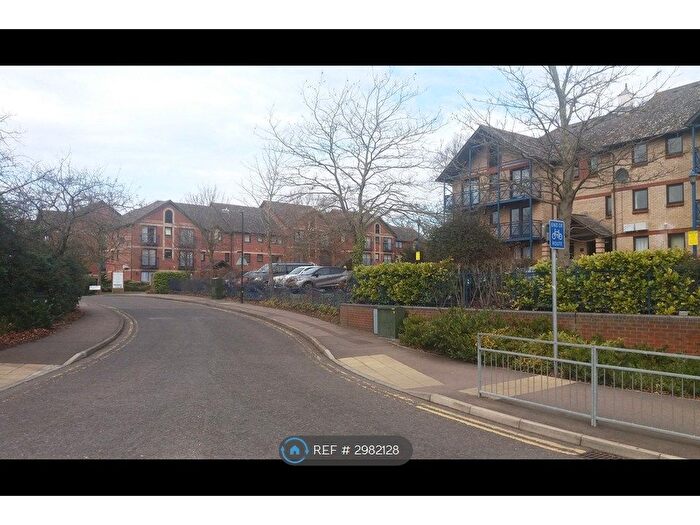 2 Bedroom Flat To Rent In Essex Hall Road, Colchester, CO1