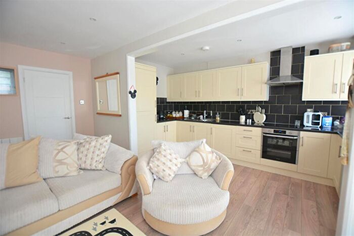 2 Bedroom Flat To Rent In West Parley, Ferndown Dorset, BH22